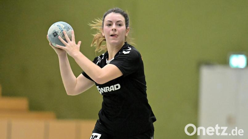 Julia Schmitt von der HG Amberg trifft mit ihren Teamkolleginnen auf den HC Erlangen II. Bild: Hubert Ziegler