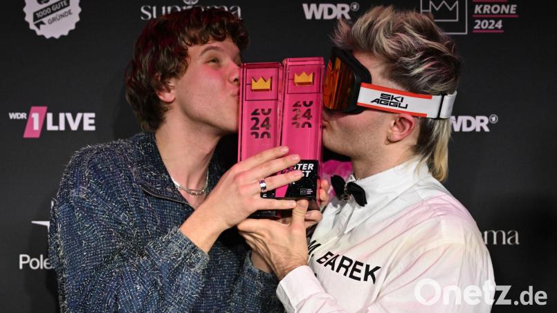 Räumten schon 2024 ab und können wieder auf eine Krone hoffen: die Musiker Zartmann und Ski Aggu. Bild: David Inderlied/dpa