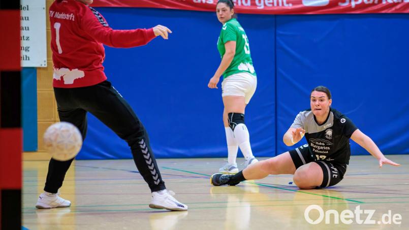 Kerstin Schöberl (rechts/Szene aus einem früheren Spiel) traf sechs Mal für den HV gegen die TSG Estenfeld. Bild: gud