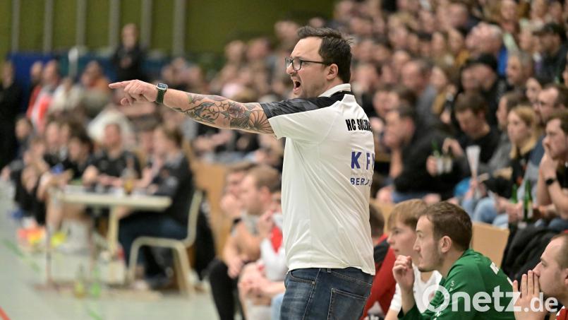 Michael Klose, Trainer des HC Sulzbach-Rosenberg, und seine Männer stehen vor der schwierigsten Saisonaufgabe. Archivbild: Hubert Ziegler