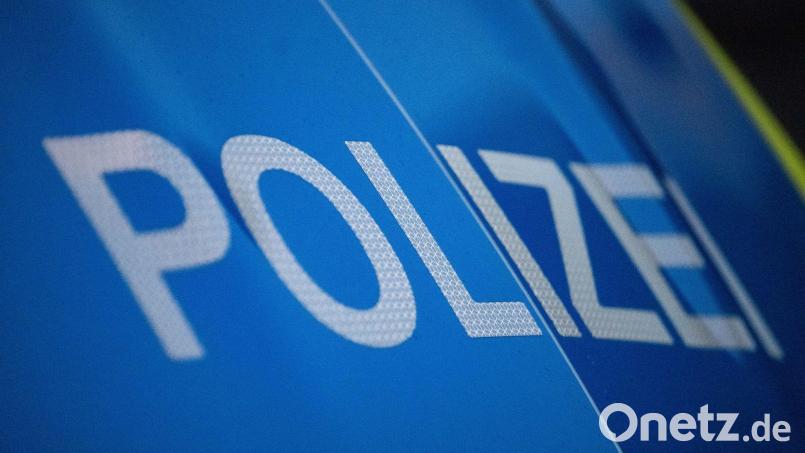 Einsatzkräfte haben in Stuttgart einen mutmaßlichen Schleuser festgenommen. (Symbolbild) Bild: Marijan Murat/dpa