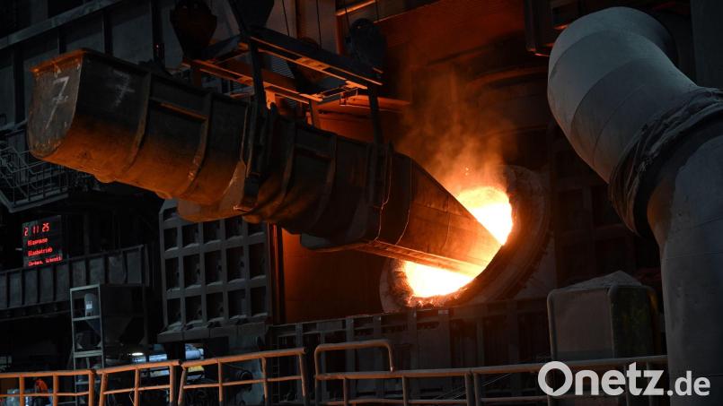 Die Lösungen für die Stahlindustrie liegen aus Sicht der IG Metall auf dem Tisch. (Archivbild) Bild: Federico Gambarini/dpa