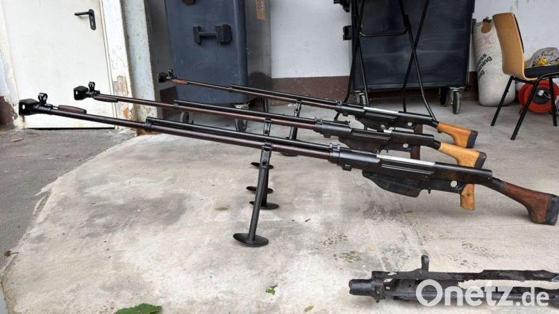 Ermittler entdecken in dem riesigen Waffenarsenal in Remscheid immer neue Verstecke. (Archivbild) Bild: Polizei Wuppertal/dpa