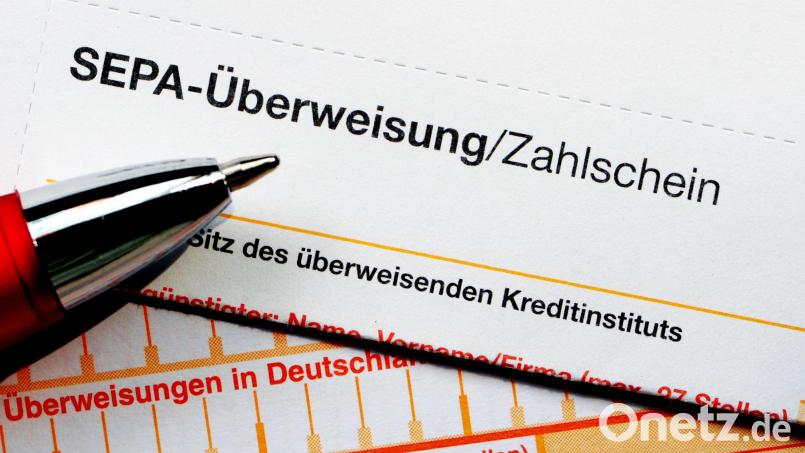 Die neue Empfängerüberprüfung soll Bankkunden vor Betrugsmaschen und falschen Überweisungen schützen. Symbolbild: Ralf Hirschberger/dpa