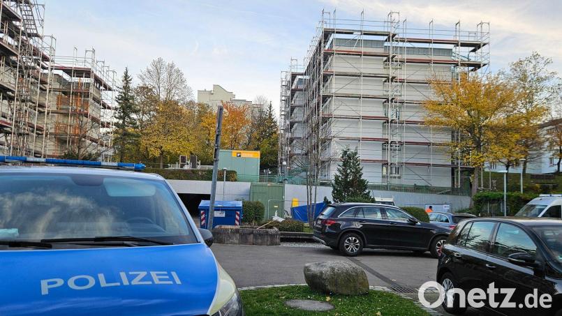 Die Leichen wurden in einem Wohnhaus gefunden. Bild: Andreas Rosar/-/dpa