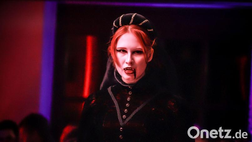 Das Ovigo-Theater hat neue Termine für das Krimi-Dinner "Das Geheimnis der Blutgräfin" bekanntgegeben. Bild: Florian Wein/Ovigo-Theater/exb