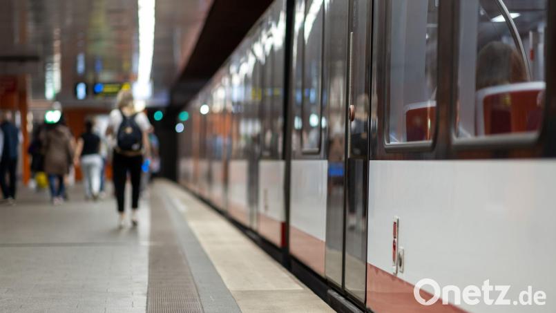 Am Nürnberger Hauptbahnhof erfasste eine U-Bahn den Mann. (Symbolbild) Bild: Daniel Karmann/dpa