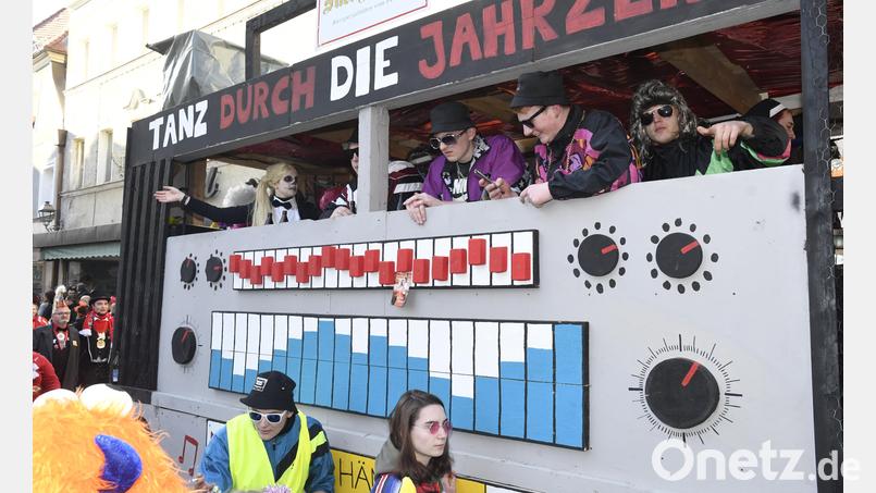 Der Ostbayerische Faschingszug (Symbolbild) schlängelt sich am Faschingssonntag, 8. Februar 2026, durch Schwandorf. Veranstalter sind die Nabburger Faschingsgesellschaft und die Lindania Schwandorf. Symbolbild: Petra Hartl
