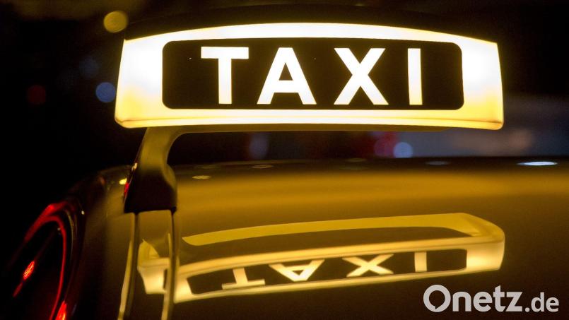 Eine Taxifahrerin bringt den Vermissten unversehrt zurück. (Symbolbild) Bild: Daniel Karmann/dpa
