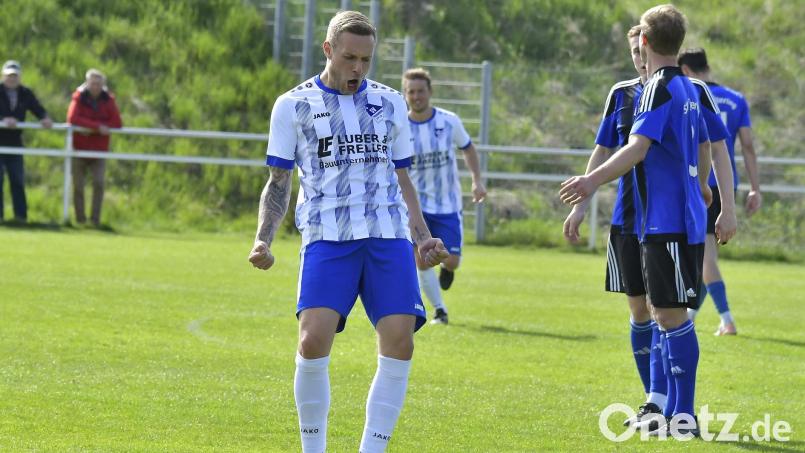 Spielertrainer Sebastian Bauer jubelt nach dem Winter nicht mehr für den SV Freudenberg, sondern für die DJK Dürnsricht. Bild: Hubert Ziegler