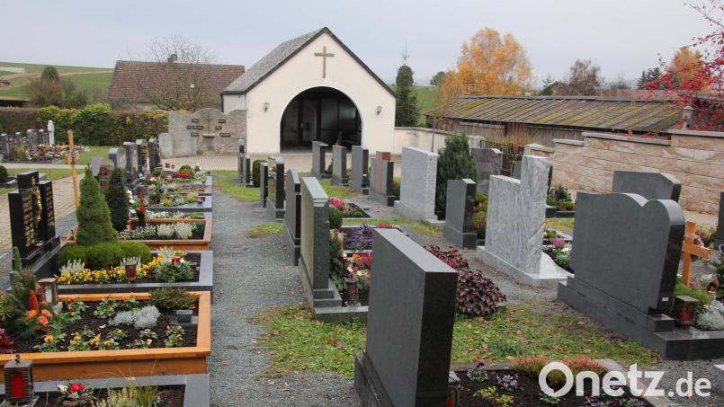 Eine Einzelgrabstätte auf dem Friedhof von Großkonreuth kostet künftig 22,06 Euro. Bild: kro