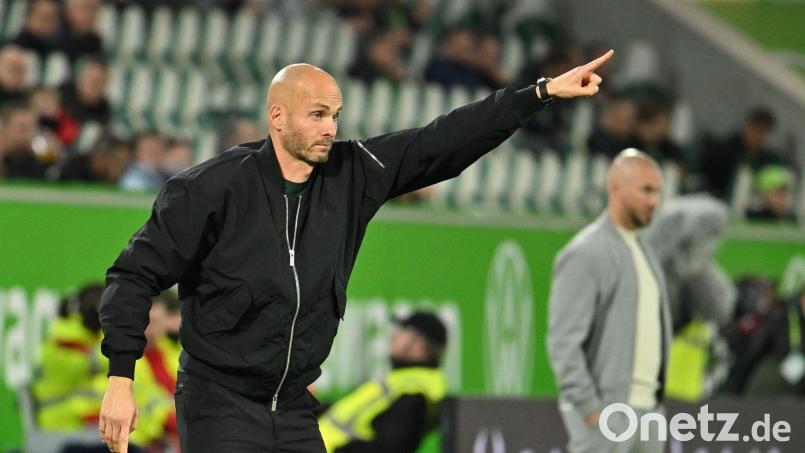 Wolfsburg-Trainer Paul Simonis. Bild: Swen Pförtner/dpa