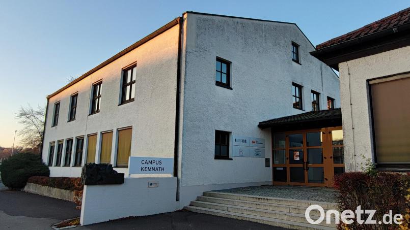 Für den Campus Kemnath laufen derzeit Umbauarbeiten und die Entkernung auf Hochtouren. Bild: luk