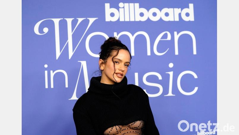 Rosalía hat in Barcelona ihr neues Album „Lux“ erstmals einem größeren Publikum vorgestellt. Bild: Chris Pizzello/Invision/AP/dpa