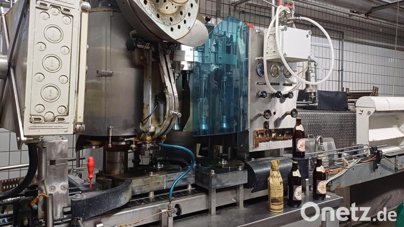 Alle ein bis zwei Wochen wird in dieser Abfüllanlage das Bier der Brauerei Sperber abgefüllt. Bild: Theresa Bruischütz