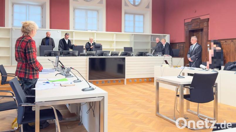 Showdown am Landgericht Amberg: Eine 23-Jährige wurde wegen Beihilfe zum Drogenhandel und Schusswaffenbesitz zu vier Jahren Haft verurteilt. Bild: Leon Karwath