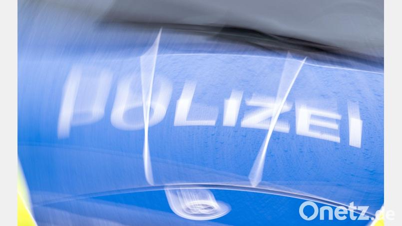 Polizeieinsatz in Altötting: Ermittler sichern Spuren nach einer blutigen Auseinandersetzung in einem Wohnhaus. (Symbolbild) Bild: Soeren Stache/dpa