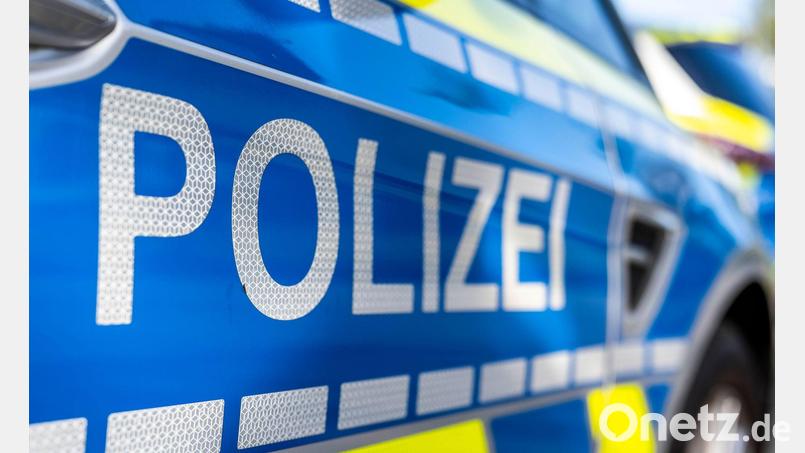 Nach einem Unfall beim Gleitschirmfliegen in den Alpen ermittelt die Polizei. (Symbolbild) Bild: David Inderlied/dpa