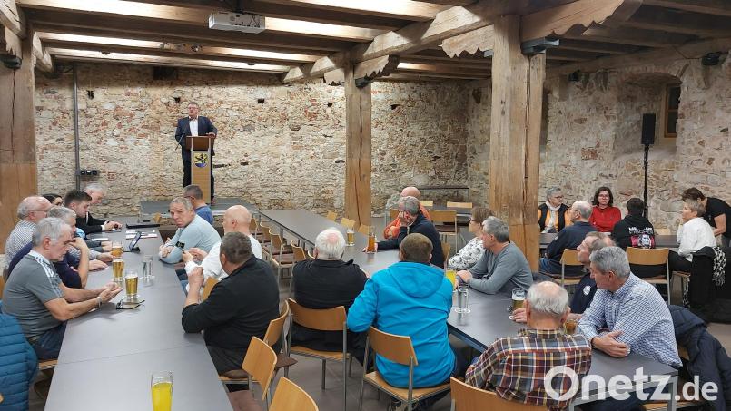 Für Bürgermeister Hans-Martin Schertl war es die letzte Bürgerversammlung. Bild: mfh