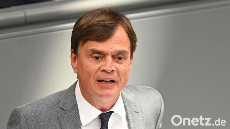 Weist Kritik aus der Union an der geplanten Russlandreise mehrerer AfD-Politiker zurück: AfD-Spitzenpolitiker Bernd Baumann. Bild: Elisa Schu/dpa