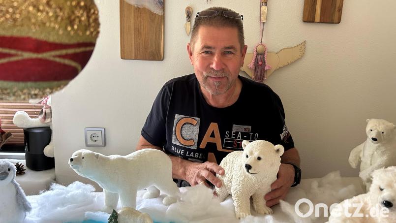 Die Vorfreude ist ihm ins Gesicht geschrieben: Alfred Moritz wird sein "Weihnachtshaus" in der Leuchtenbergerstraße 12 in Pleystein heuer erstmals für Gäste zugänglich machen. Wer sich bei ihm anmeldet, kann von Freitag, 28. November, bis Sonntag, 30. November, jeweils von 16 bis 21.30 Uhr eine Eisbärenlandschaft, ein kleines Weihnachtsdorf und vieles mehr entdecken. Bild: ck