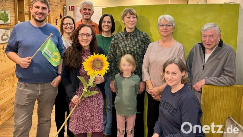 Anne Droste (vorne, mit Sonnenblume) kandidiert für die Grünen in Windischeschenbach als Bürgermeister-Kandidatin. Bild: Ortsverband Bündnis 90/ Die Grünen Windischeschenbach