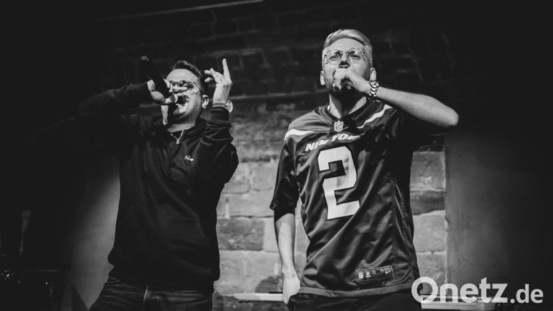 Rapper Feel.ikx (rechts) tritt regelmäßig auch mit seinen &quot;Homies&quot; auf. Bild: Vogelsang Pictures