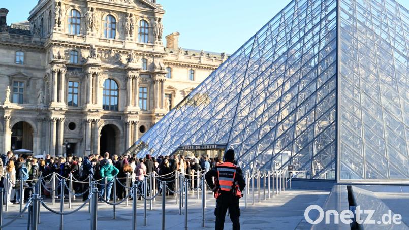 Laut Louvre-Direktoren gibt es bereits mehrere Mäzene, die ihre Unterstützung bei der Renovierung der Krone zugesagt haben. Bild: Emma Da Silva/AP/dpa