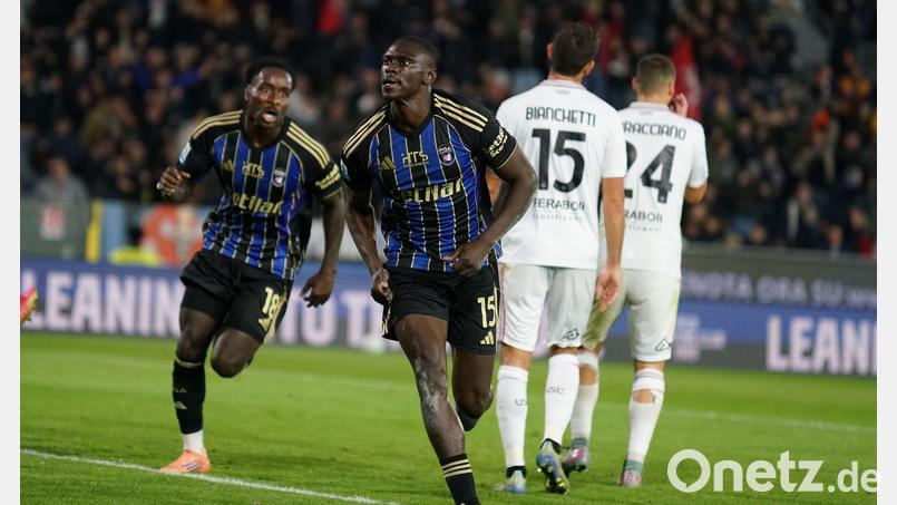 Torschütze Idrissa Touré (M) sorgte für Pisas ersten Sieg in der Serie A seit 34 Jahren. Bild: Alessandro La Rocca/LaPresse/dpa