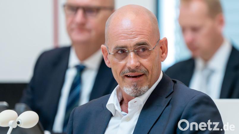 Die SPD/BSW-Koalition - darunter Ministerpräsident Dietmar Woidke (SPD) und BSW-Fraktionschef Niels-Olaf Lüders - berät über zwei umstrittene Medienstaatsverträge (Archivbild). Bild: Soeren Stache/dpa