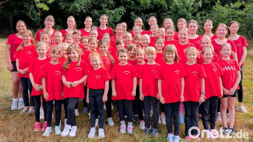 Geballte Frauen-Power aus der Gemeinde Freudenberg: die Mädels der Freudenberger Garde. Sie bereiten sich auf die neue Faschingssaison vor. Bild: gri