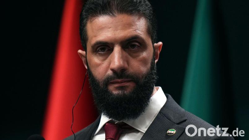 Der syrische Übergangspräsident Al-Scharaa will sein Land wieder in die internationale Gemeinschaft integrieren. (Archivfoto) Bild: Francisco Seco/AP/dpa