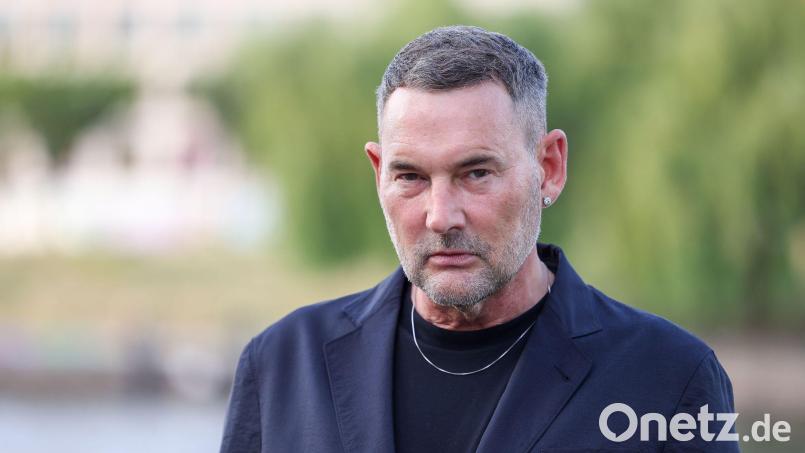 Der Designer Michael Michalsky (58) sagt: „Es gibt Männer, die feministische Codes, Ästhetik und Sprache bewusst nutzen – teils aus Überzeugung, teils als soziale oder romantische Strategie oder einfach nur zum Angeben oder um anders zu sein.“ (Archivbild) Bild: Gerald Matzka/dpa