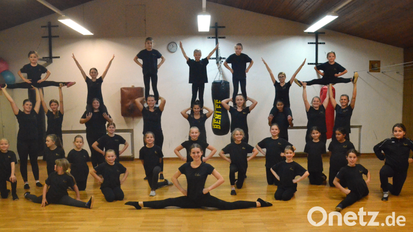 Die DJK-Garden von "Dance Unlimited" proben seit Juni für den Fasching. Bild: Kunz