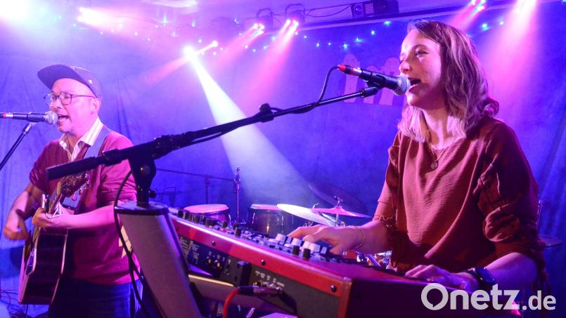 Klassischerweise eröffnet eine gebuchte Band die &quot;Open Stage&quot;. Am Samstag ist es das Duo &quot;Cultural.Disaster&quot;. Bild: Kunz