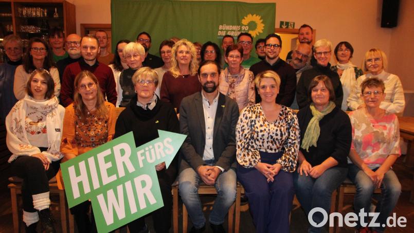 Mit viel Optimismus geht die Kreistagskandidaten/innen der Grünen in die anstehende Kreistagswahl. Ihr Ziel ist, nicht nur den künftigen Landrat zu stellen, sondern auch die Anzahl der Kreistagsmitglieder zu vergrößern. Bild: kro