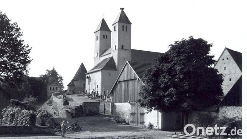 Das Bild zeigt die Kirche St. Peter und Paul in Perschen und wurde 1955 gemacht. Bild: Erika Groth-Schmachtenberger