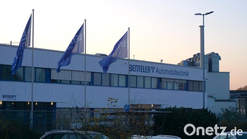 Der Autozulieferer Benteler plant in Schwandorf einen größeren Stellenabbau. Gewerkschaft und Betriebsrat üben scharfe Kritik daran. Bild: jut