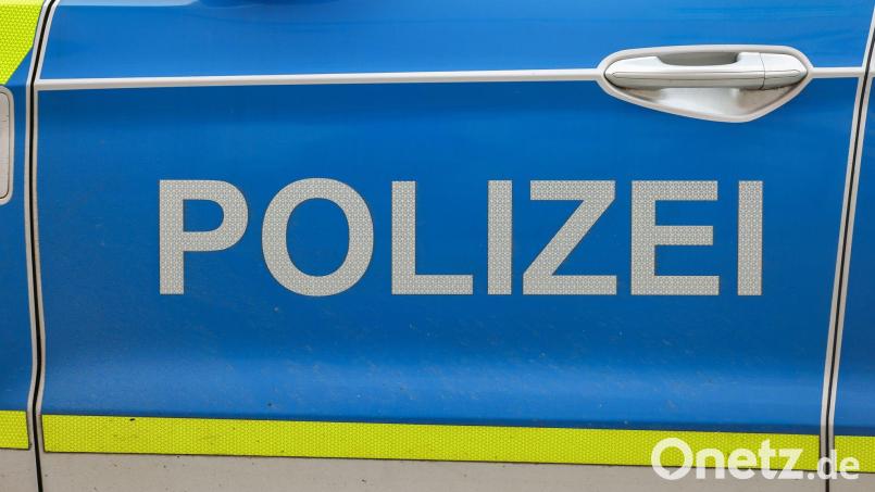 Die Polizei warnt in diesem Zusammenhang vor Haustürgeschäften. (Symbolbild) Bild: Jan Woitas/dpa