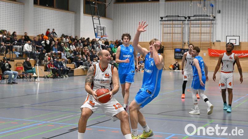 Dreierexperte Vlady Krysl ist auch unter den Körben zu finden. Bild: Tobias Schwarzmeier