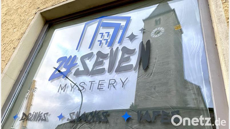 Das neue Nabburger Geschäft der Schreyer-Brüder befindet sich direkt neben der Friedhofskirche St. Georg. Bild: sbö