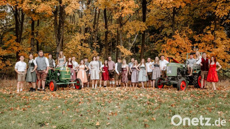 Die Kaltenbrunner Kirwapaare freuen sich auf das große Festwochenende. Bild: Michaela Krauß Fotografie