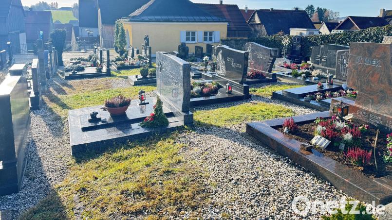 Die Hinterbliebenen können in Schönsee zwar den Bestatter frei wählen, wer aber die Grabarbeiten erledigt, bestimmt die Stadt. Bild: Denise Drächsler/Stadt Schönsee