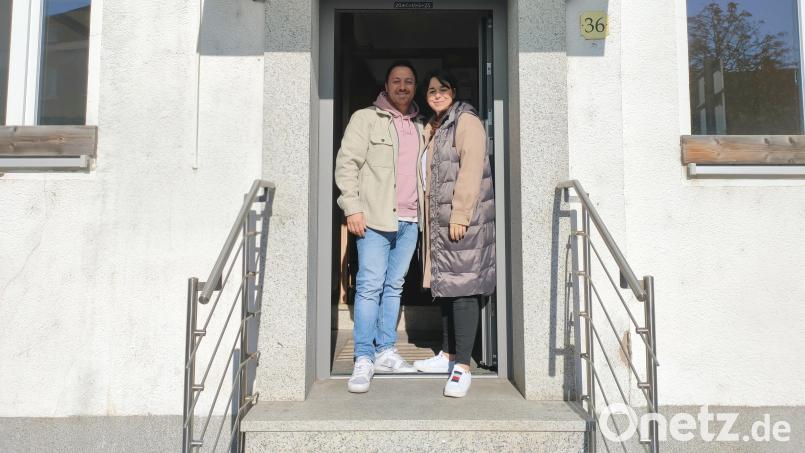 Sarah Lorenz und Alper Akkus eröffnen in Neustadt/WN ihr familienfreundliches Frühstückscafé „Herzstück“. Die beiden sind selbst Eltern von zwei kleinen Kindern. Bild: ald