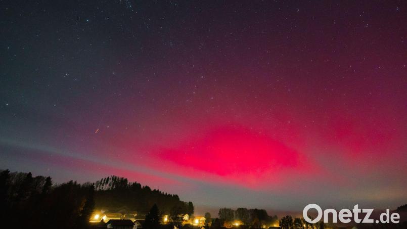 Polarlichter waren heuer schon mehrmals in Bayern zu sehen. Bild: -/onw-images/dpa