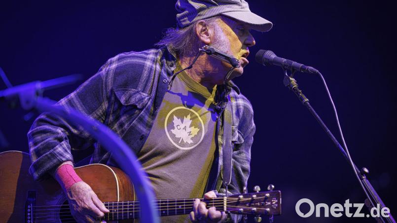 Neil Young wird 80. (Archivbild) Bild: Valentin Flauraud/KEYSTONE/dpa