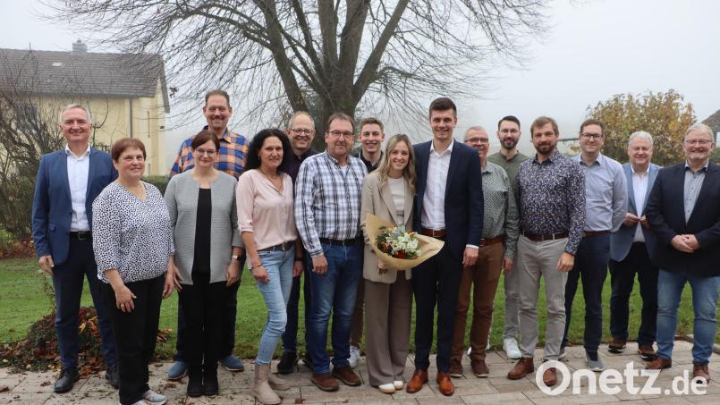 Die Kandidatenliste der CSU-Ortsgruppe Edelsfeld mit dem Bürgermeisterkandidaten und den Kandidaten für den Gemeinderat für die Kommunalwahl 2026 steht. Bild: Rudi Gruber