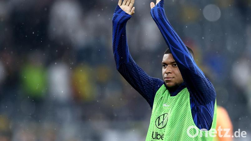 Die französische Nationalmannschaft will der Opfer der Anschläge vom 13. November 2015 gedenken. (Archiv) Bild: Rolf Vennenbernd/dpa