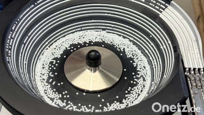 Das Herzstück einer Zuführanlage: der Sortiertopf. Jedes einzelne Exemplar ist ein Meisterwerk. Bild: Petra Hartl