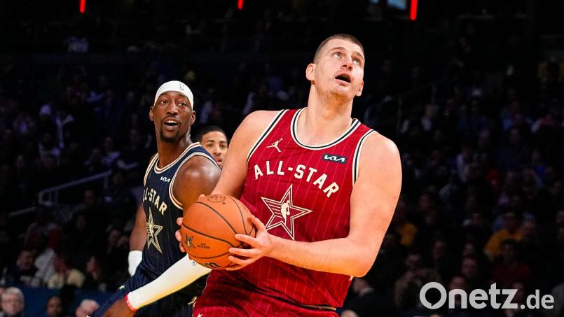 Nikola Jokic wird beim nächsten All-Star-Spiel der NBA ziemlich sicher für das "Team World" auflaufen. (Archivfoto) Bild: Darron Cummings/AP/dpa